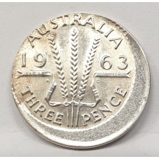 AUSTRALIA 1963 . THREEPENCE . ERROR . HUGE MIS-STRIKE . LARGE LIP